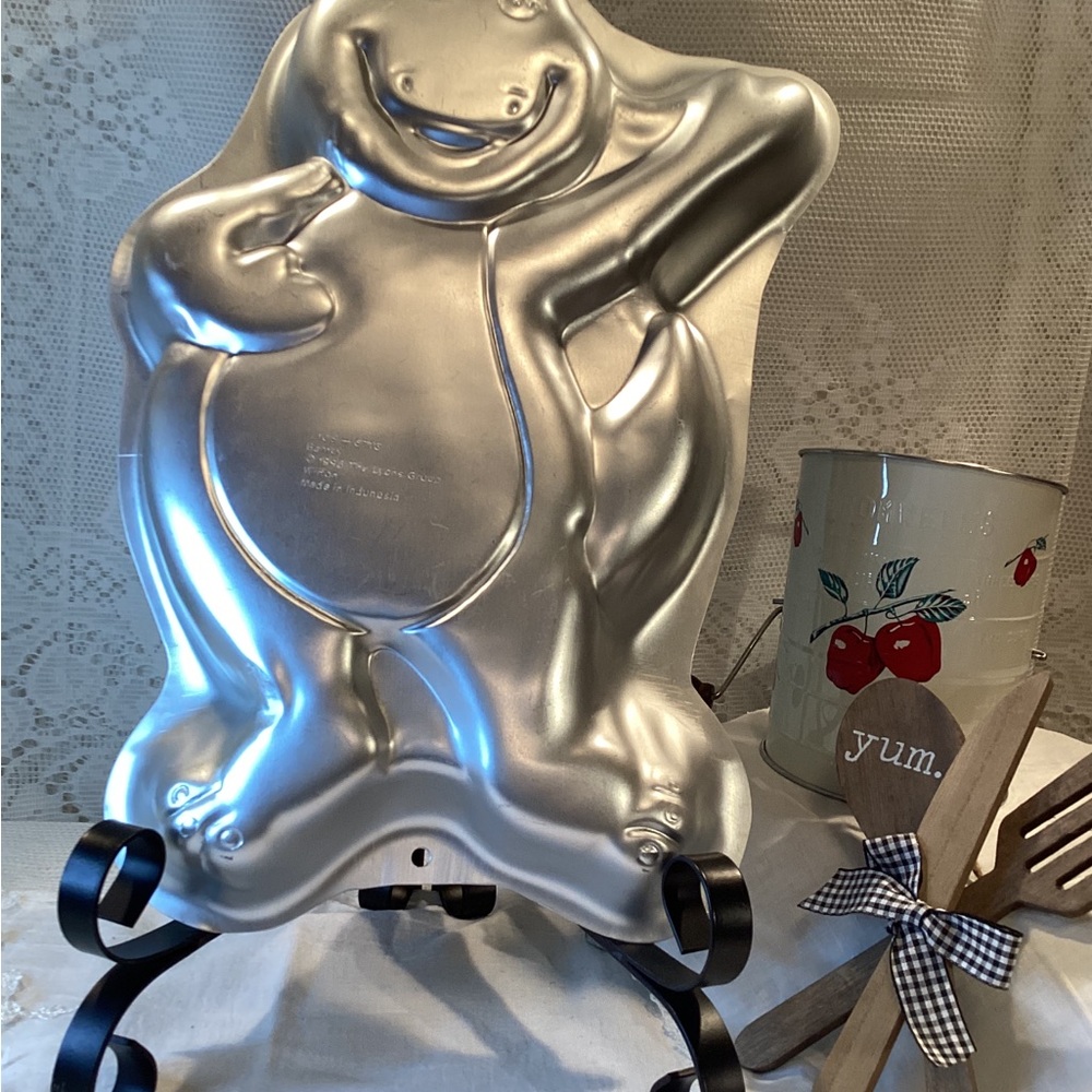 Wilton 1996 Barney The Dinosaur Aluminum Cake Mold Pan  #2105-6713  Vintage